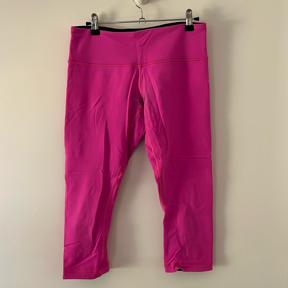 Lululemon reversible black and pink cropped legging / yoga / sz 8